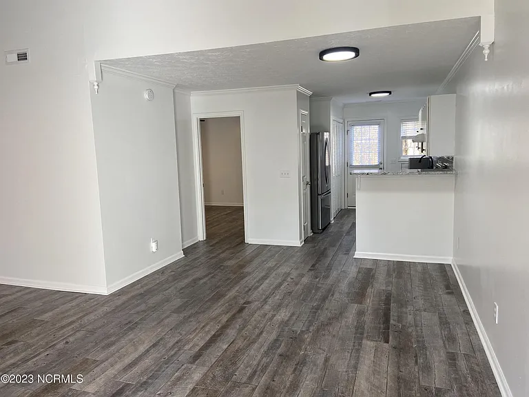 338 Emerald Cove Ct — Photo 2