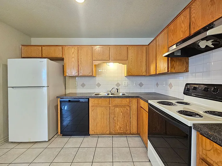 3003 Cantabrian Dr #D — Photo 10