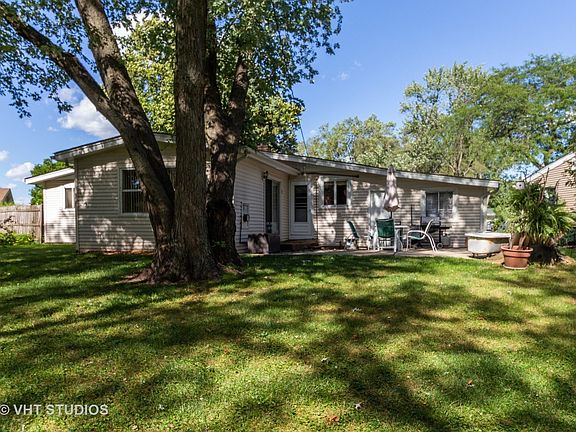 2nd image of 613 E Macarthur Dr