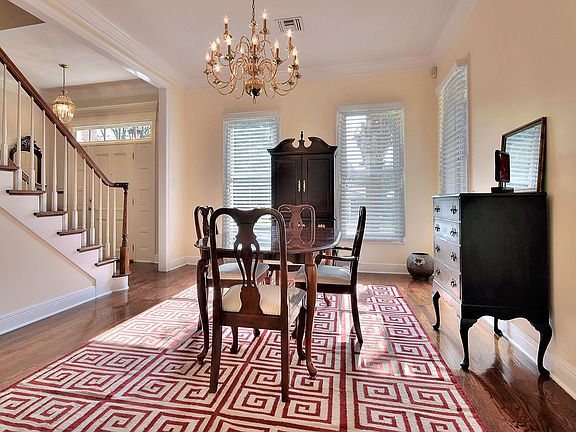 5th image of 454 Hesper Ave