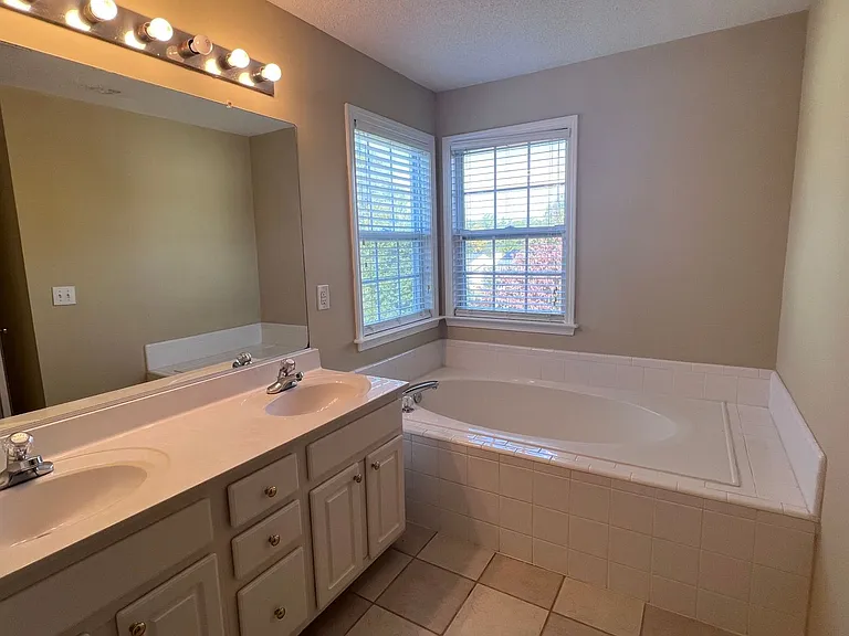 201 Tecumseh Ct — Photo 28