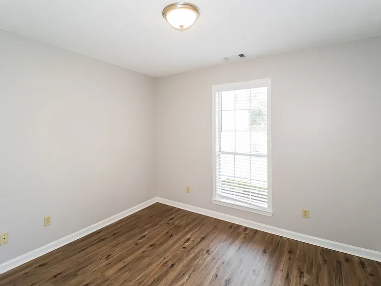 6752 Oakmoor Cir S — Photo 13