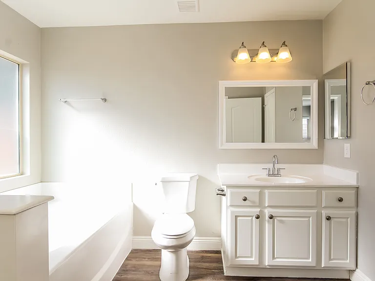 15441 W Port Royale Ln — Photo 6