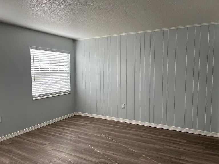 Manatee Bay Apartments — Photo 42