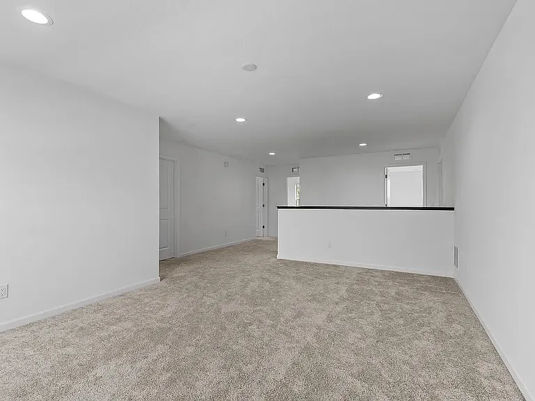 5898 Urbandale Ct N — Photo 10