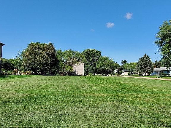 3rd image of 163 Eleanor Ln