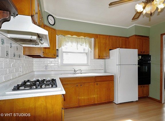 2nd image of 24031 W Chicago St