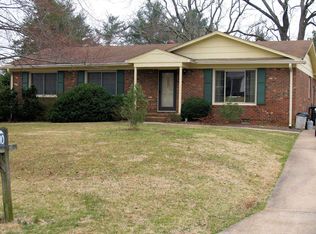 810 Duckview Ct, Winston Salem, NC 27106