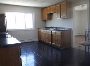 8 Chestnut St APT 3, Spencer, MA 01562