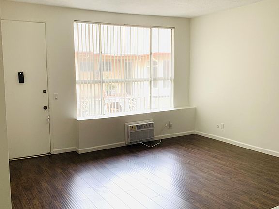 5th image of 1337 N Gardner St