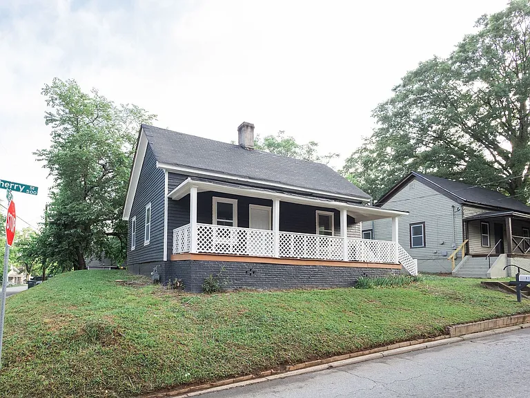 519 W Cherry St — Photo 2