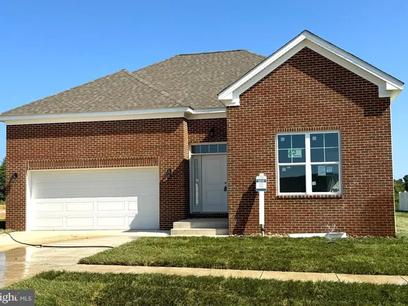 70 Santiago Cir, Martinsburg, WV 25403