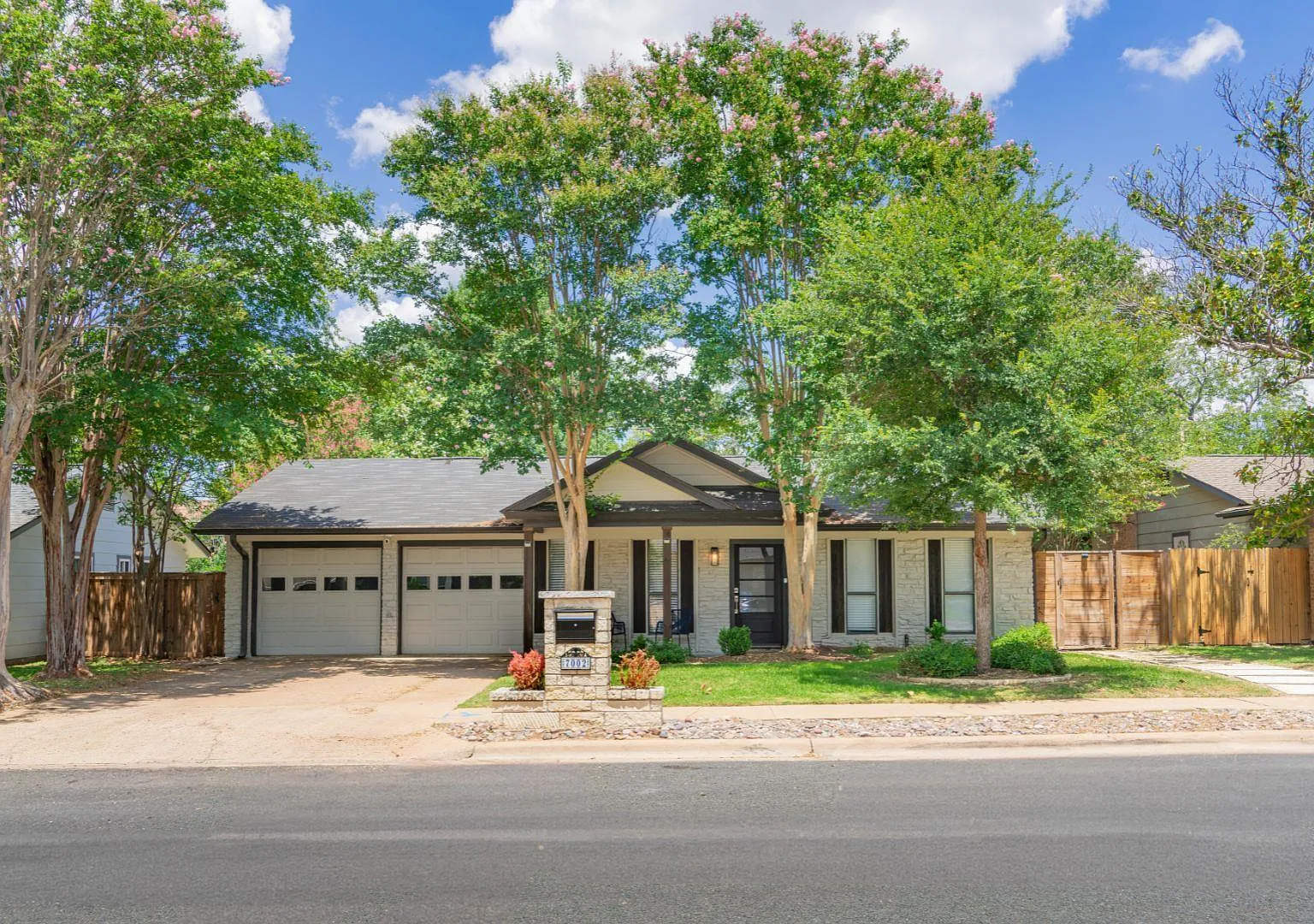 5 bed, 4.0 bath, 2216 sqft, $5,500 — Photo 1