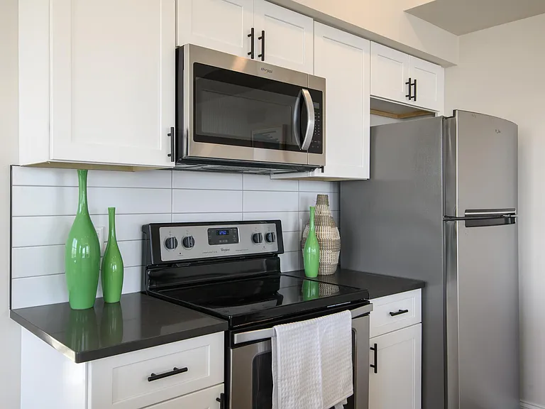 492 Roxborough Ave — Photo 11