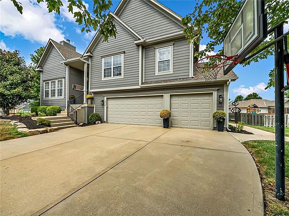 3rd image of 2310 W Layton Dr