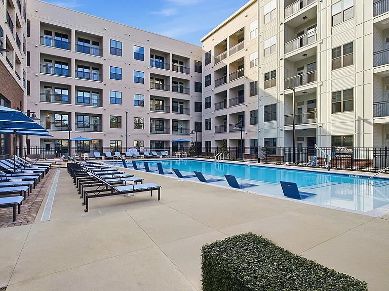 Poolside apartments at AMLI Brookhaven