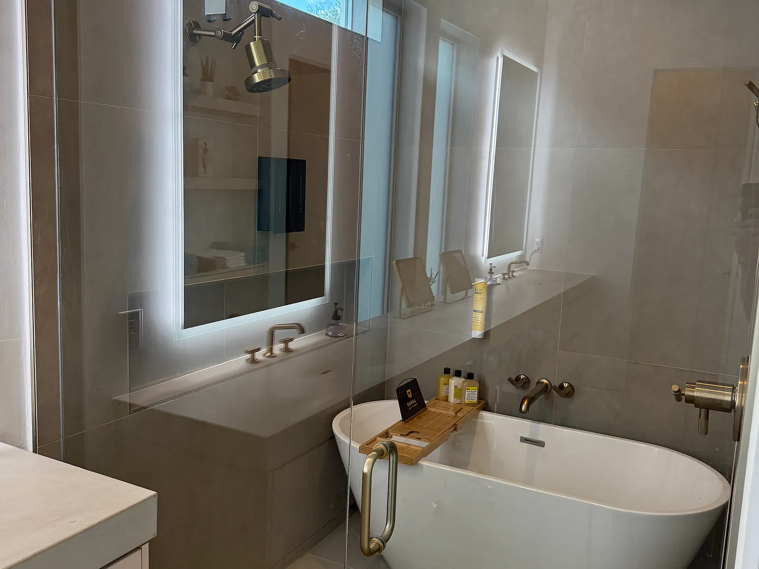 4 bed, 2468 sqft, $4,500 — Photo 4