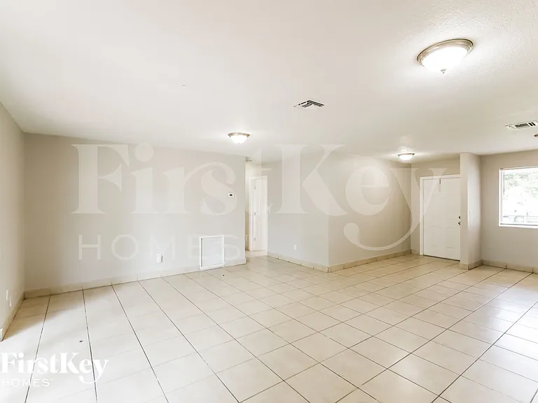 4115 NW 185th St — Photo 5