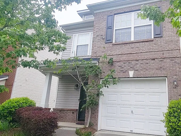 9708 Walkers Glen Dr — Photo 1