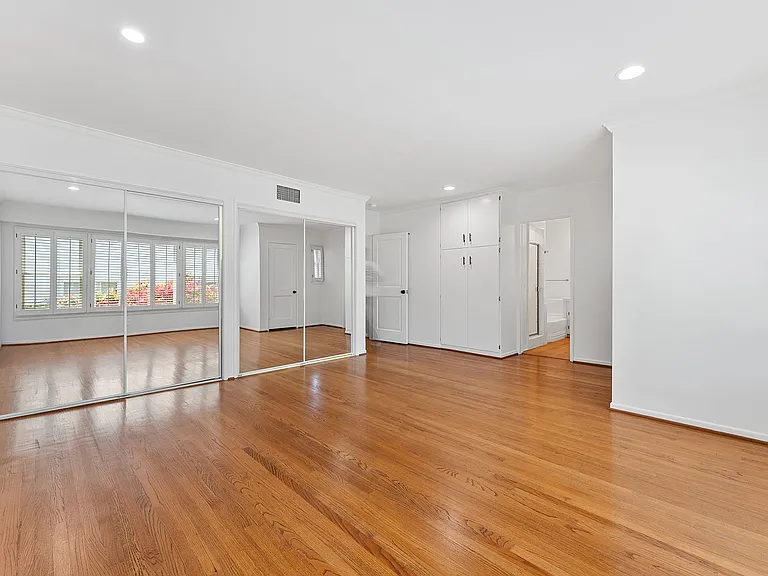 11053 Strathmore Dr — Photo 38