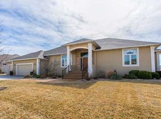 403 Lakewood Dr, Newton, KS 67117