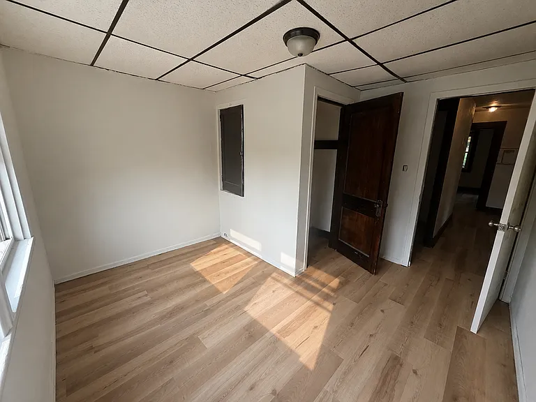 517 Brownsville Rd — Photo 17