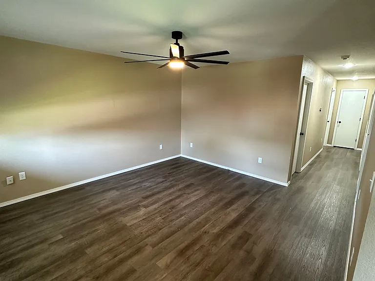 712 W Austin St #1 — Photo 4