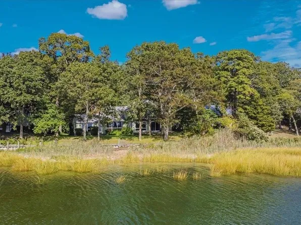 73 Leafy Way, Aquebogue, NY 11931