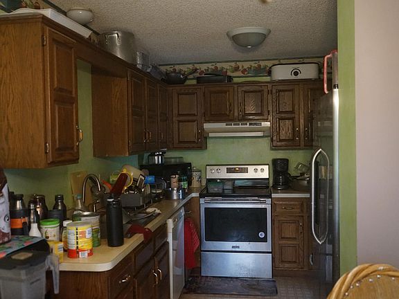 4th image of 7740 York Ln N
