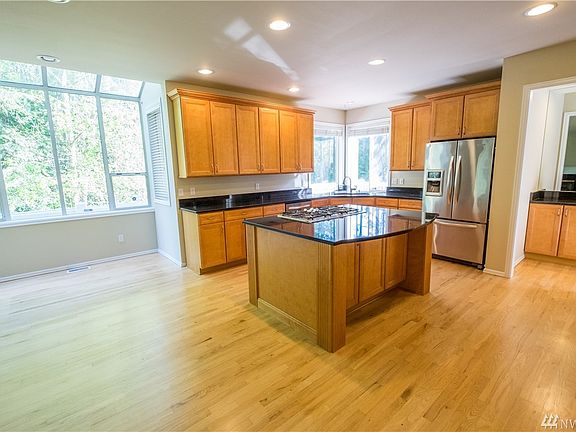 5th image of 22745 SE 27th St