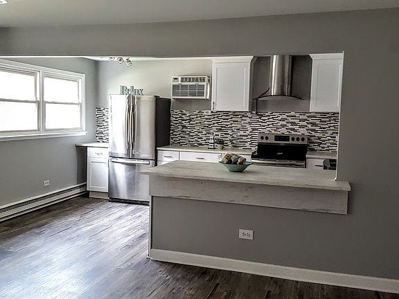 3rd image of 4309 W Park Lane Dr APT 1D