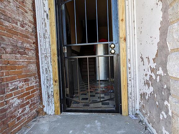 3rd image of 3618 S Broadway S