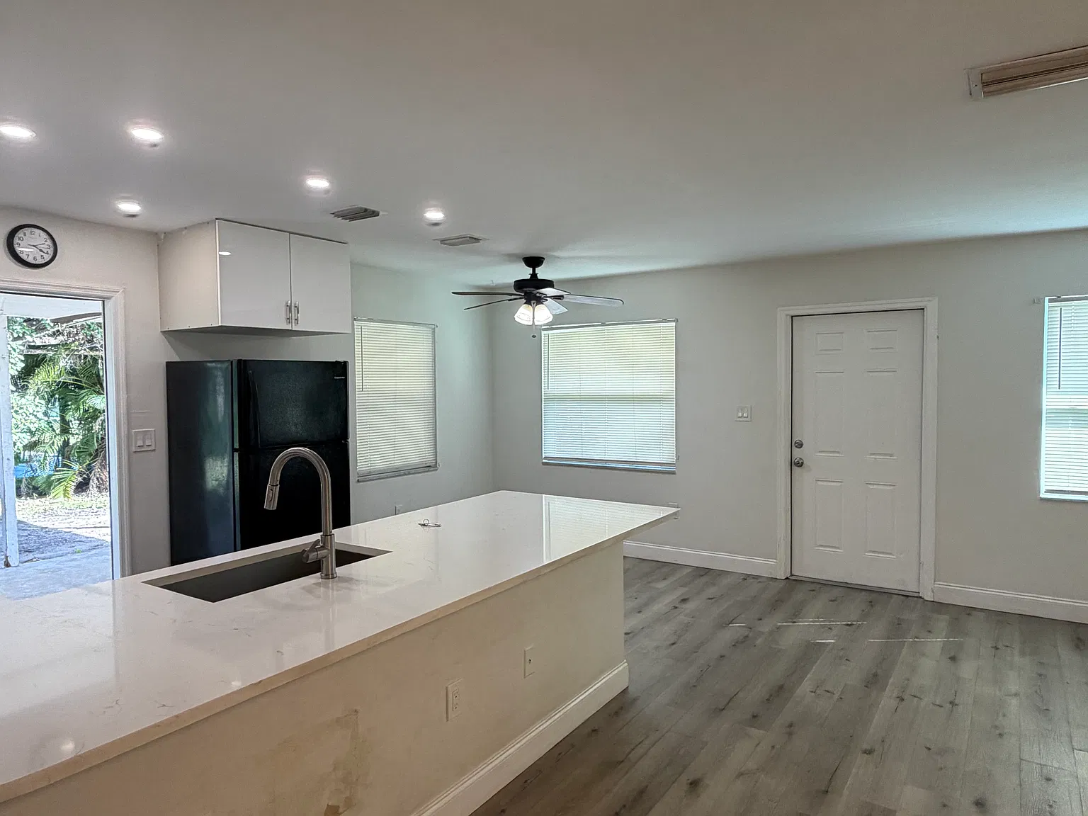 2821 Bentley St — Photo 2