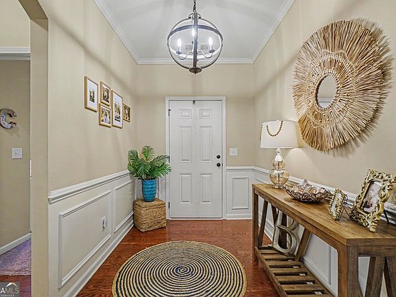 4th image of 55 Monarch Ct