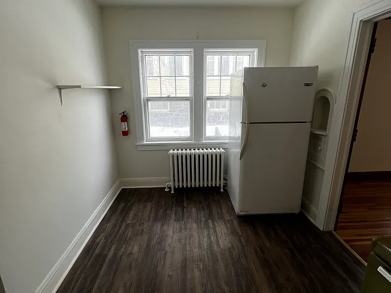 1315 E 2nd St #B — Photo 9