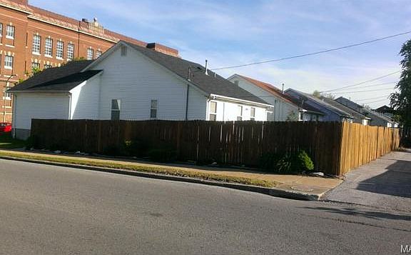 3rd image of 1635 Hogan St