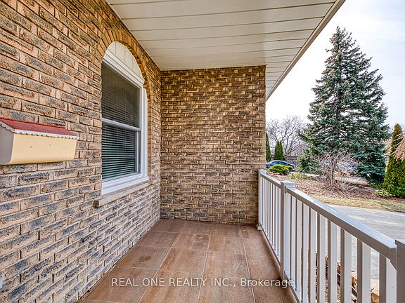 4th image of 533 Tipperton Cres