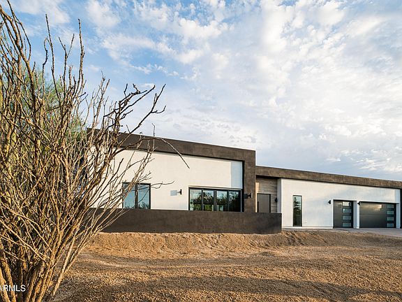 3rd image of 4010 E SAN MIGUEL Avenue