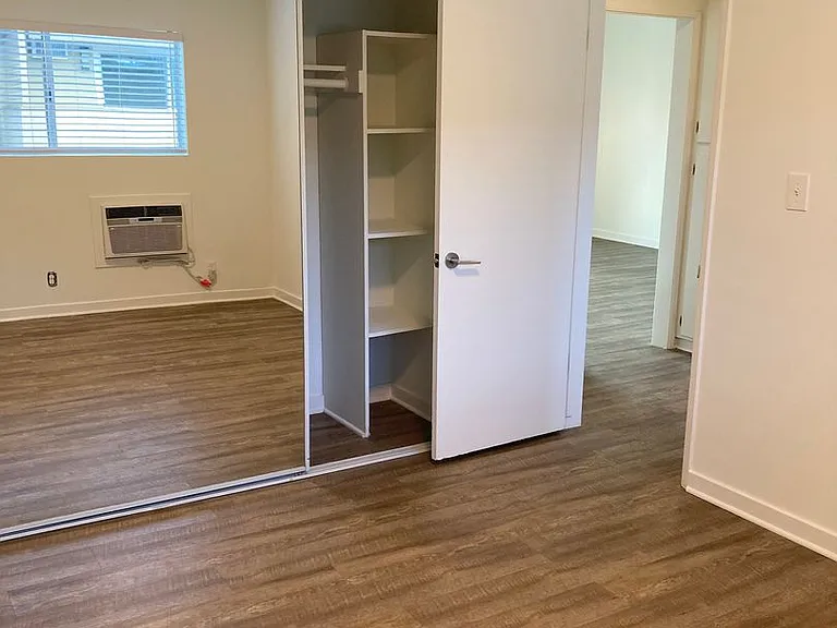 570 N Los Robles Ave — Photo 83