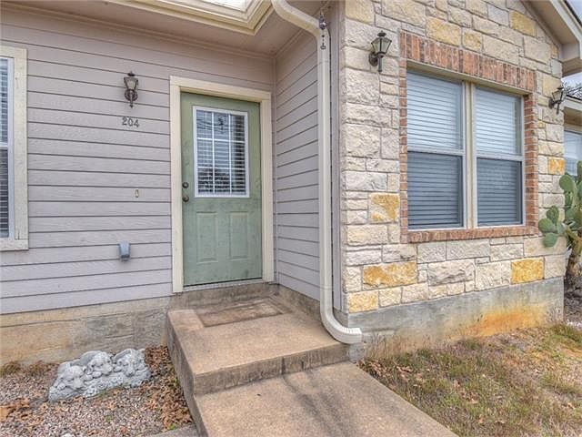 1st image of 204 W Greencastle Dr