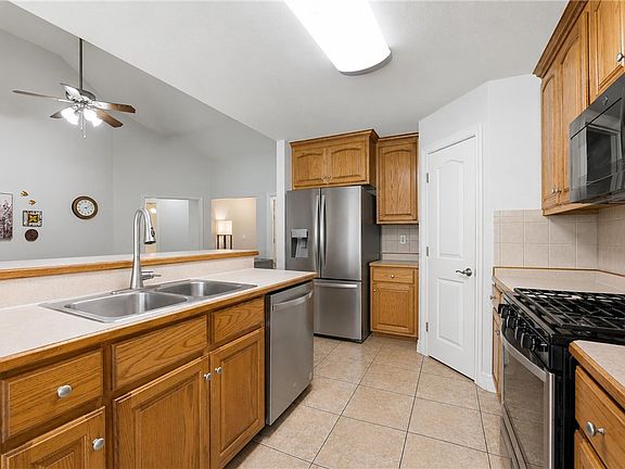5th image of 596 N Fox Meadows Ln