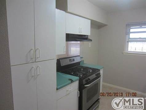 3rd image of 805 Rosewood Hills Dr