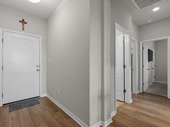 4th image of 242 Reveille Dr