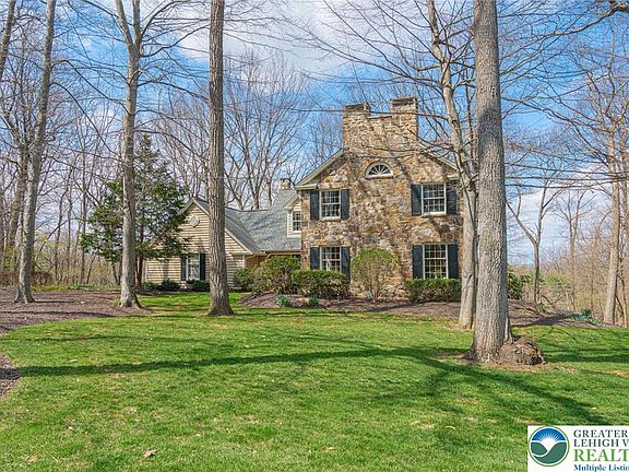 3rd image of 6145 Woodledge Dr