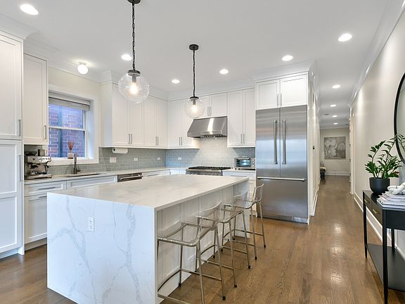 2nd image of 2024 W Lemoyne St #2W