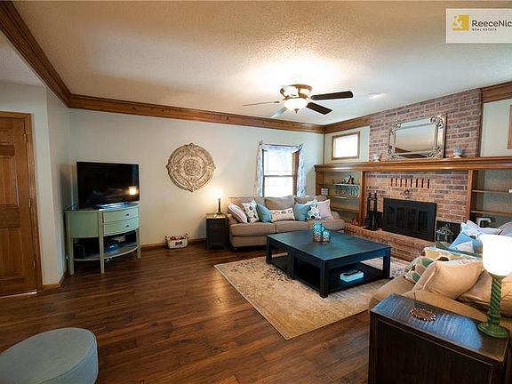 4th image of 631 NE Clubhouse Dr