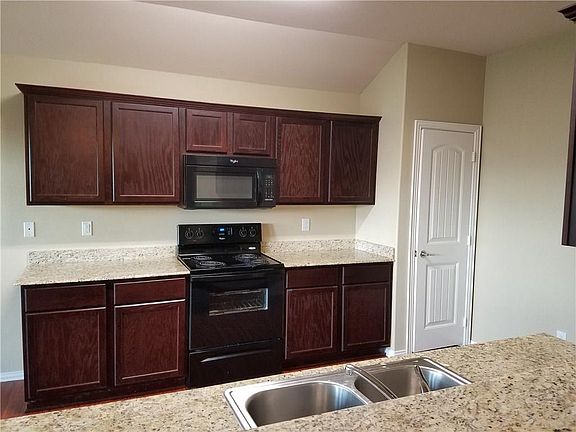 2nd image of 1816 Willowbrook Dr