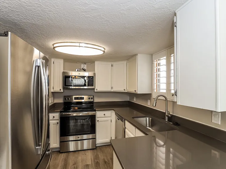 6873 S 3235 W — Photo 10
