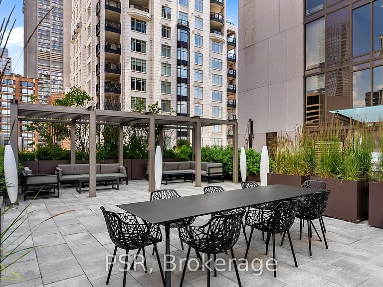 2 Saint Thomas St #2406 — Photo 4