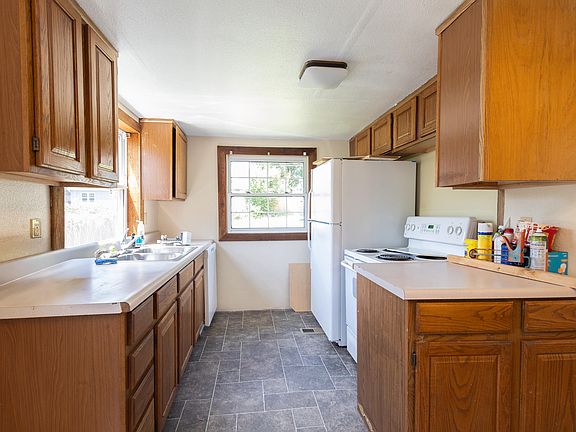 4th image of 1055 Bond St